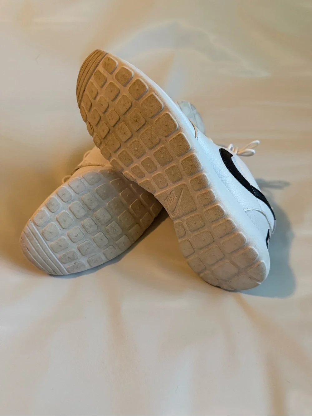 Nike Women’s Roshe One Premium  JDI “Just Do It” Size 9 White/Orange Leather